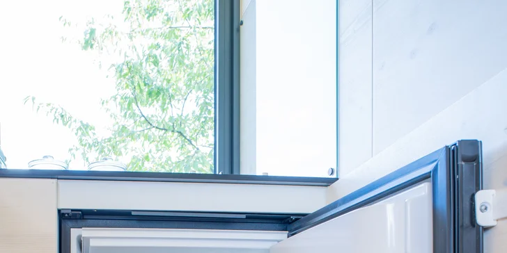 Glamping v modernom Tiny house pri Semiloch pre pár aj rodinu