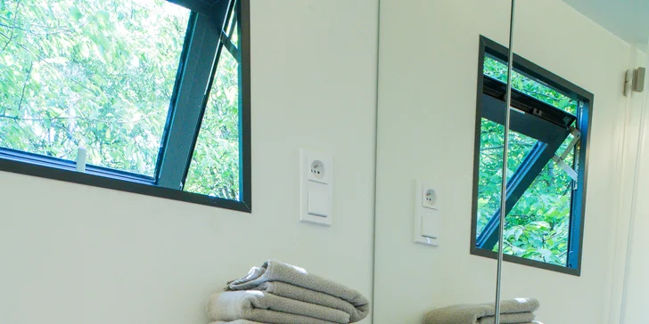 Glamping v modernom Tiny house pri Semiloch pre pár aj rodinu