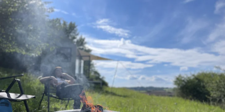 Glamping v modernom Tiny house pri Semiloch pre pár aj rodinu
