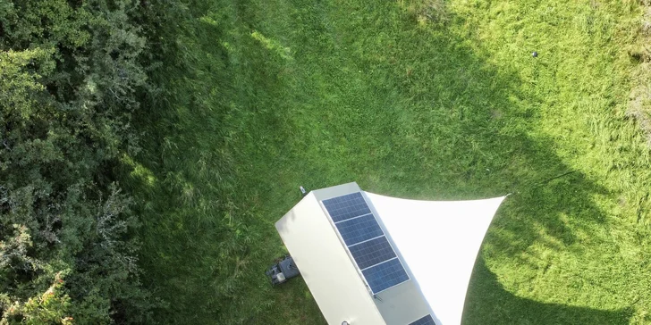Glamping v modernom Tiny house pri Semiloch pre pár aj rodinu