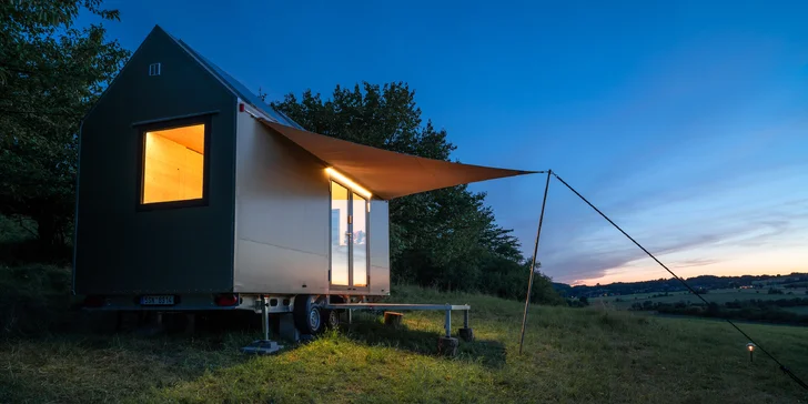 Glamping v modernom Tiny house pri Semiloch pre pár aj rodinu