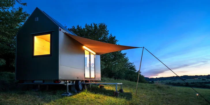 Glamping v modernom Tiny house pri Semiloch pre pár aj rodinu