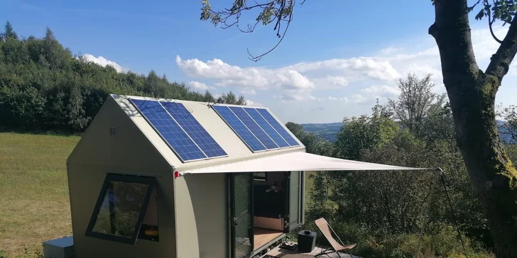 Glamping v modernom Tiny house pri Semiloch pre pár aj rodinu
