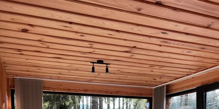 Romantický únik do šumavských lesov: plne vybavený tiny house, raňajky v penzióne