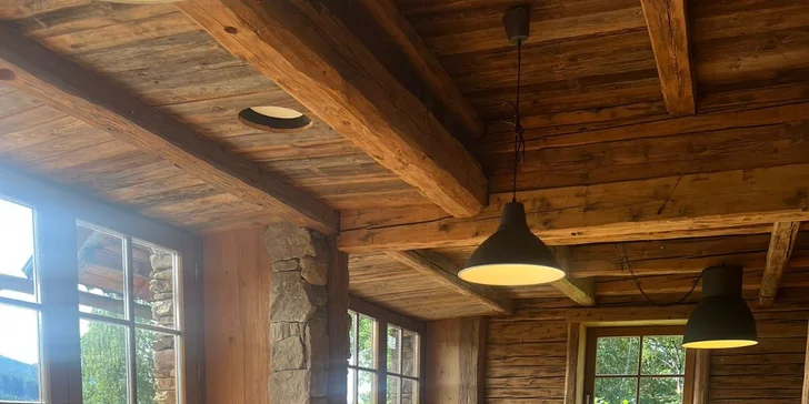 Romantický únik do šumavských lesov: plne vybavený tiny house, raňajky v penzióne