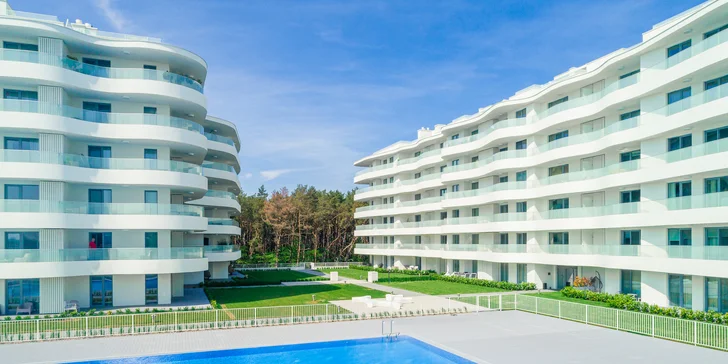 Nové krásne apartmány pri Baltskom mori až pre 4 osoby: medzi morom a jazerom, v lete bazén