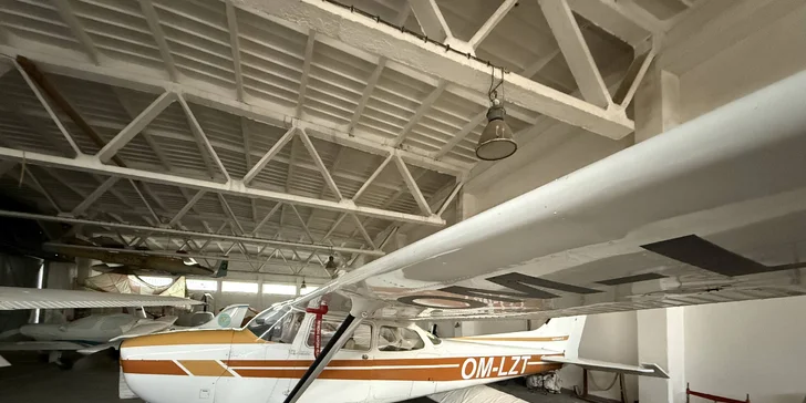 Vyhliadkový let lietadlom Cessna F172N s možnosťou pilotovania ponad západné Slovensko