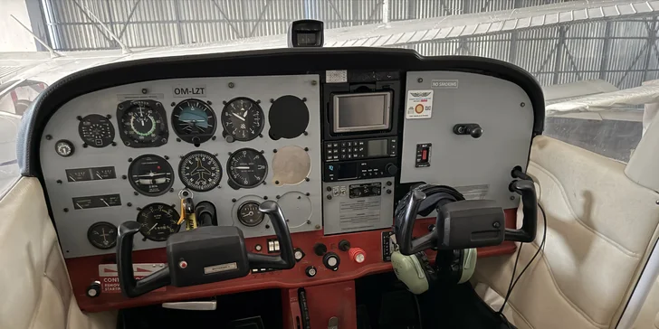 Vyhliadkový let lietadlom Cessna F172N s možnosťou pilotovania ponad západné Slovensko