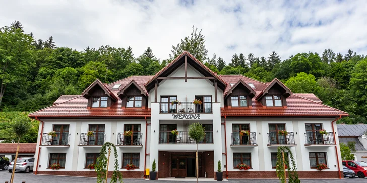 Kúpeľné mesto Duszniki Zdrój: moderný hotel s wellness a polpenziou