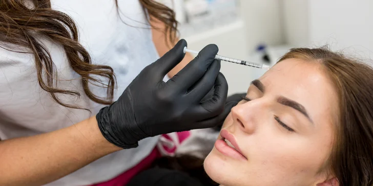 Výplň pier, contouring kyselinou alebo redukcia vrások pomocou Botoxu