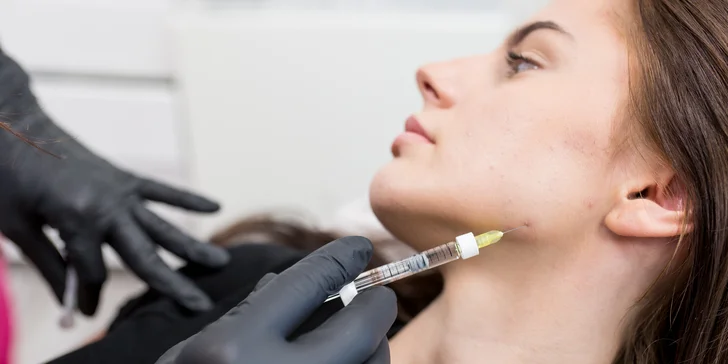 Výplň pier, contouring kyselinou alebo redukcia vrások pomocou Botoxu
