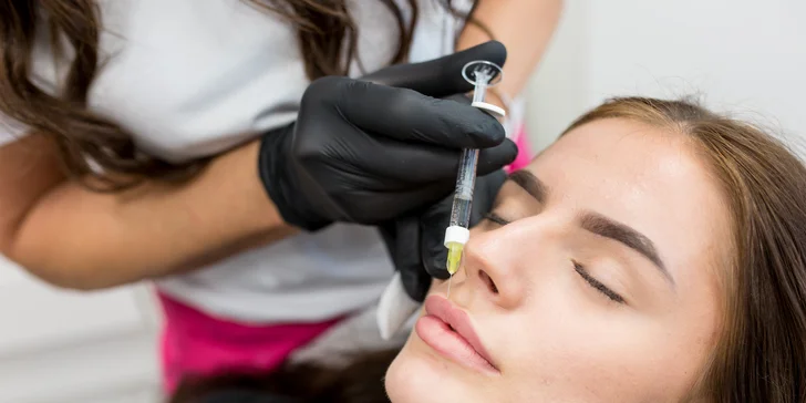 Výplň pier, contouring kyselinou alebo redukcia vrások pomocou Botoxu