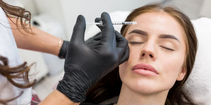 Výplň pier, contouring kyselinou alebo redukcia vrások pomocou Botoxu