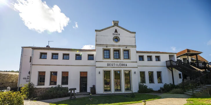 Relax pri Českom Krumlove: luxusný statok s vlastným pivovarom a čokoládovňou, strava a bazén