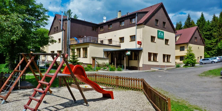 Dovolenka v prírode Jizeriek pre dvoch aj rodinu: plná penzia a neobmedzený wellness