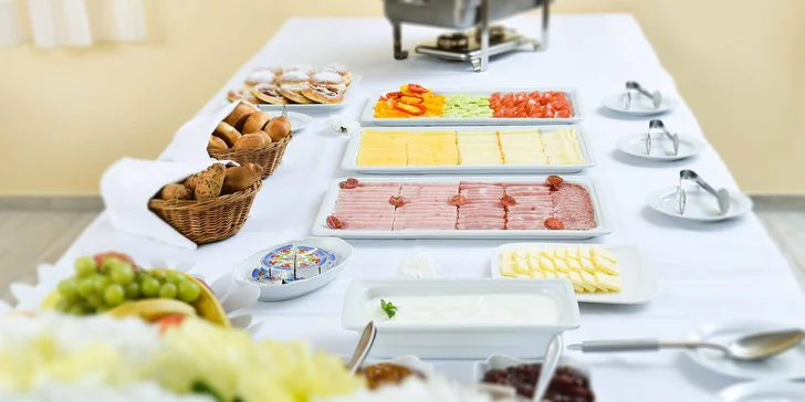 Dovolenka v prírode Jizeriek pre dvoch aj rodinu: plná penzia a neobmedzený wellness