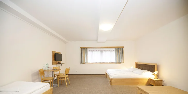 Dovolenka v prírode Jizeriek pre dvoch aj rodinu: plná penzia a neobmedzený wellness