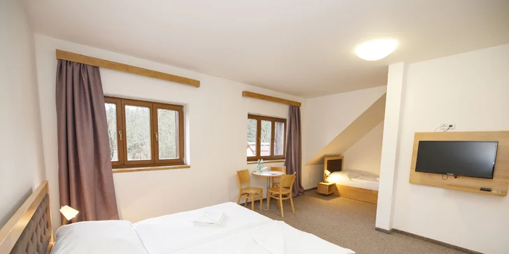 Dovolenka v prírode Jizeriek pre dvoch aj rodinu: plná penzia a neobmedzený wellness