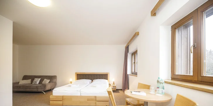 Dovolenka v prírode Jizeriek pre dvoch aj rodinu: plná penzia a neobmedzený wellness