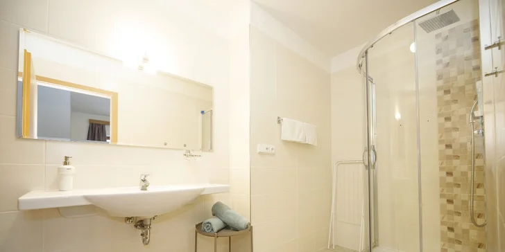 Dovolenka v prírode Jizeriek pre dvoch aj rodinu: plná penzia a neobmedzený wellness