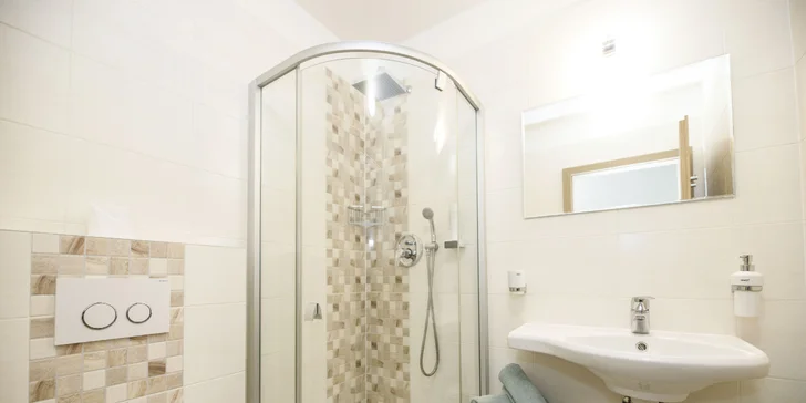 Dovolenka v prírode Jizeriek pre dvoch aj rodinu: plná penzia a neobmedzený wellness