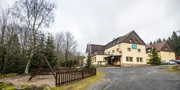 Dovolenka v prírode Jizeriek pre dvoch aj rodinu: plná penzia a neobmedzený wellness