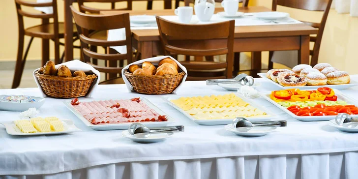 Dovolenka v prírode Jizeriek pre dvoch aj rodinu: plná penzia a neobmedzený wellness