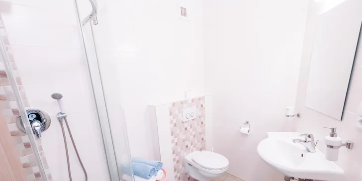 Dovolenka v prírode Jizeriek pre dvoch aj rodinu: plná penzia a neobmedzený wellness