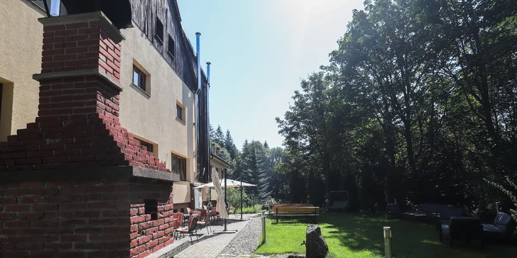 Dovolenka v prírode Jizeriek pre dvoch aj rodinu: plná penzia a neobmedzený wellness