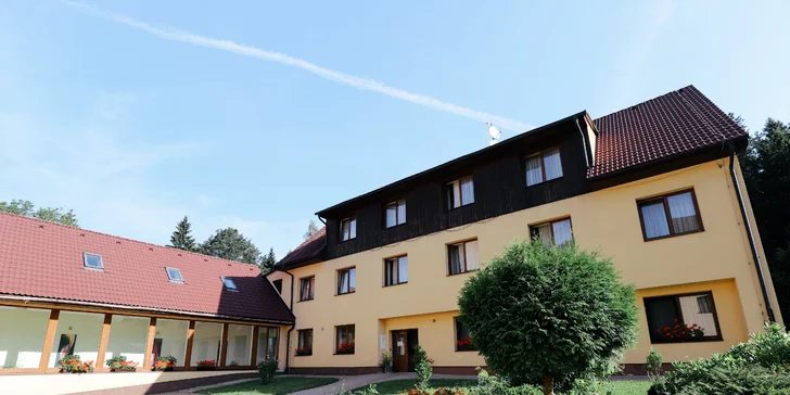 Dovolenka v prírode Jizeriek pre dvoch aj rodinu: plná penzia a neobmedzený wellness