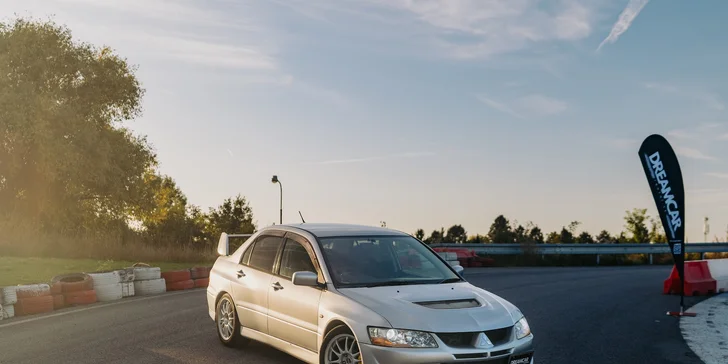 Jazda v Nissan Skyline R34, Nissan Silvia alebo Mitsubishi Lancer Evolution VIII: ako vodič aj spolujazdec, variant s jazdou driftem