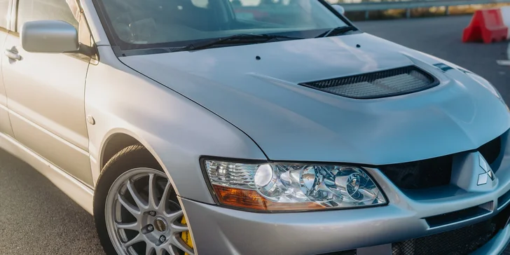 Jazda v Nissan Skyline R34, Nissan Silvia alebo Mitsubishi Lancer Evolution VIII: ako vodič aj spolujazdec, variant s jazdou driftem