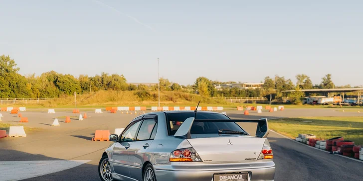 Jazda v Nissan Skyline R34, Nissan Silvia alebo Mitsubishi Lancer Evolution VIII: ako vodič aj spolujazdec, variant s jazdou driftem