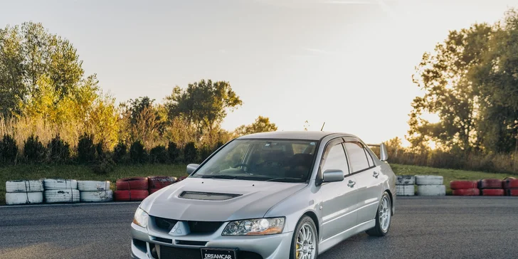 Jazda v Nissan Skyline R34, Nissan Silvia alebo Mitsubishi Lancer Evolution VIII: ako vodič aj spolujazdec, variant s jazdou driftem