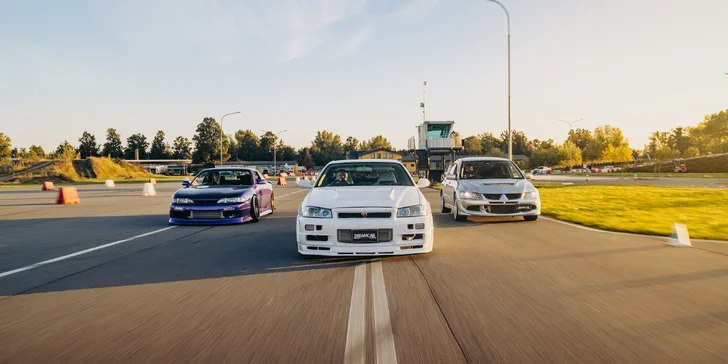 Jazda v Nissan Skyline R34, Nissan Silvia alebo Mitsubishi Lancer Evolution VIII: ako vodič aj spolujazdec, variant s jazdou driftem