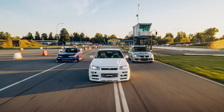 Jazda v Nissan Skyline R34, Nissan Silvia alebo Mitsubishi Lancer Evolution VIII: ako vodič aj spolujazdec, variant s jazdou driftem