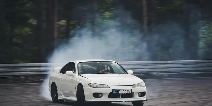 Jazda v Nissan Skyline R34, Nissan Silvia alebo Mitsubishi Lancer Evolution VIII: ako vodič aj spolujazdec, variant s jazdou driftem