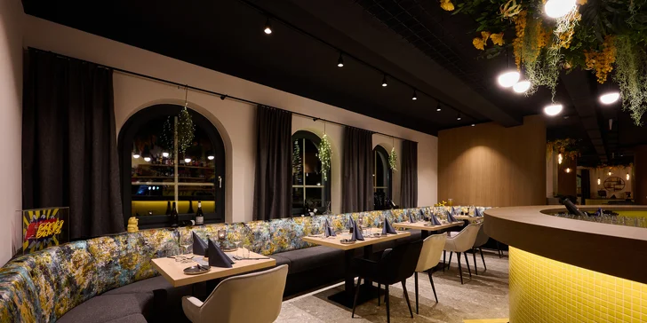 Moderný hotel v rakúskych Alpách: bufetové raňajky a neobmedzená sauna