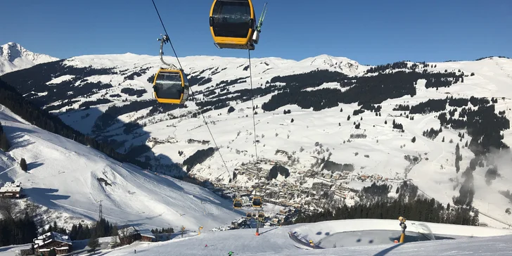 Moderný hotel v rakúskych Alpách: bufetové raňajky a neobmedzená sauna