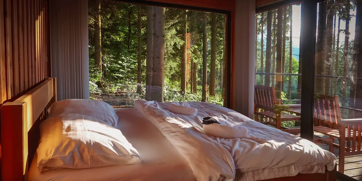 Romantický únik do šumavských lesov: plne vybavený tiny house, raňajky v penzióne