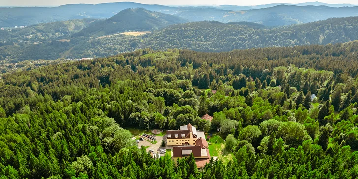 Dovolenka v prírode Jizeriek pre dvoch aj rodinu: plná penzia a neobmedzený wellness