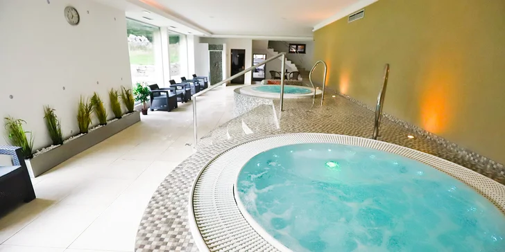 Dovolenka v prírode Jizeriek pre dvoch aj rodinu: plná penzia a neobmedzený wellness