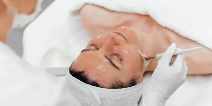 Kozmetické ošetrenia pleti: hydratácia, detox, mezoterapia, chemický peeling, anti-age a i.