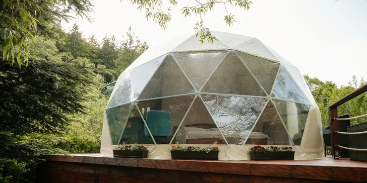 Glampingová kupola v prírode Krušných hôr s kúpacou kaďou pre dvoch