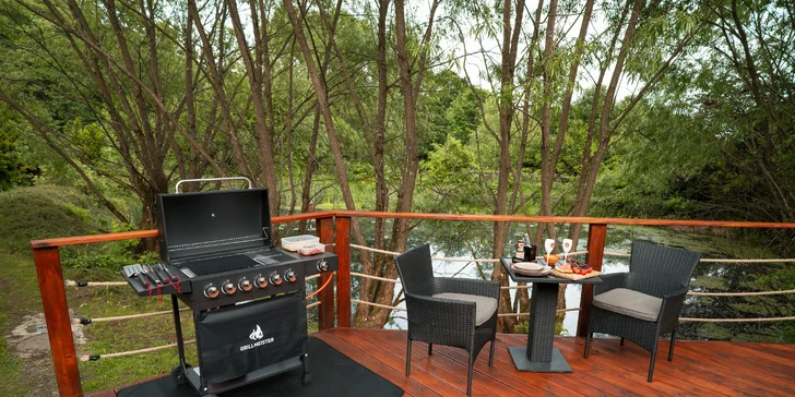 Glampingová kupola v prírode Krušných hôr s kúpacou kaďou pre dvoch