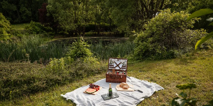 Glampingová kupola v prírode Krušných hôr s kúpacou kaďou pre dvoch