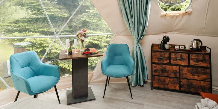 Glampingová kupola v prírode Krušných hôr s kúpacou kaďou pre dvoch