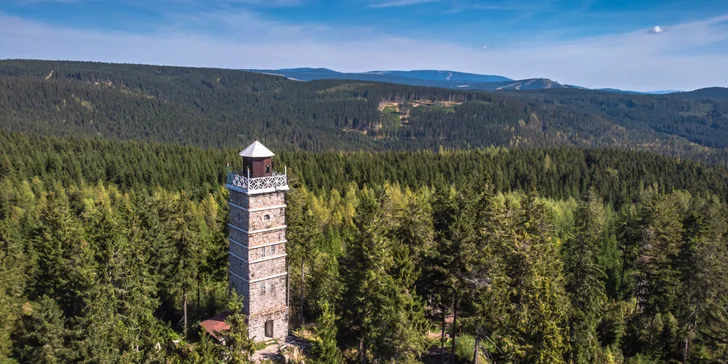 Glampingová kupola v prírode Krušných hôr s kúpacou kaďou pre dvoch