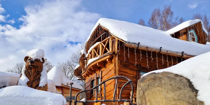 Chalúpky v Pekle Čertovina: polpenzia, animačný program, detská herňa a zľava na vstup do Rozprávkovej dedinky