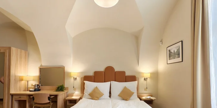 Pobyt v historickom centre Domažlíc: raňajky, fľaša prosecca aj vstup do aquaparku